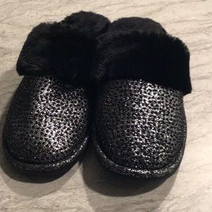 Gray and black slippers M 7-8 Women’s